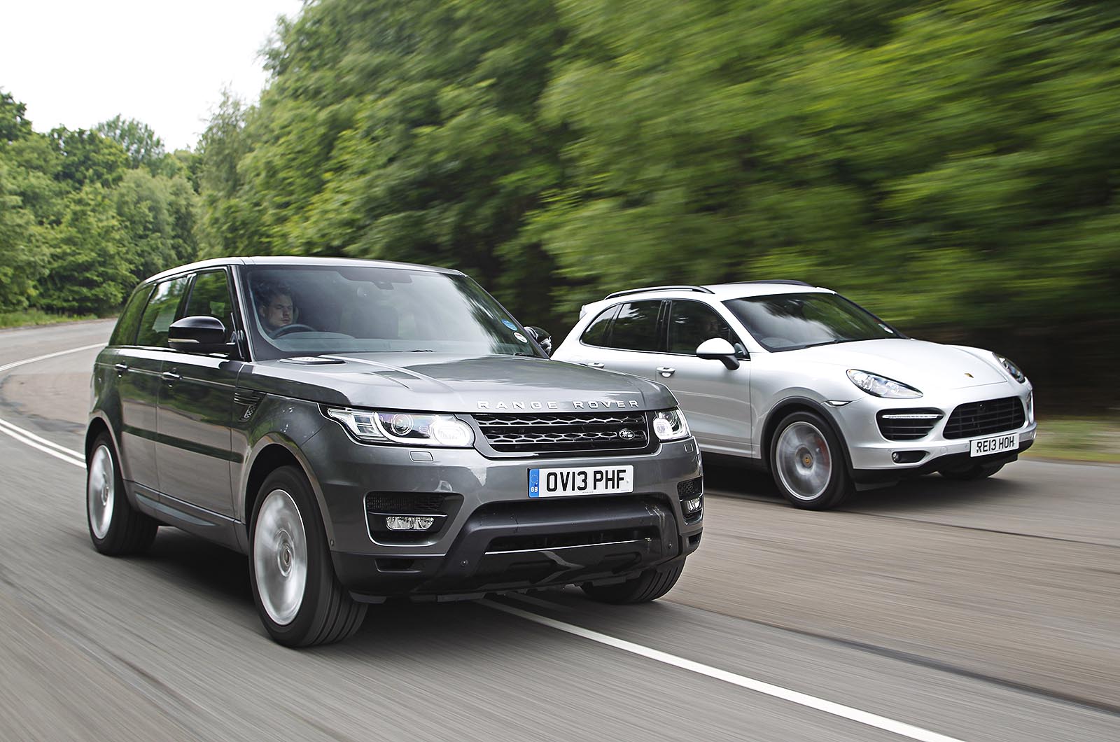 Video Range Rover Sport vs Porsche Cayenne Turbo Autocar